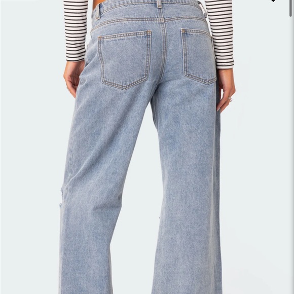EDIKTED Debbie Distressed Low Rise Jeans - Picture 4 of 4
